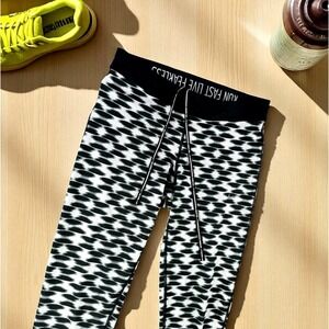 Nike Running Leggings Women M Geographic Clouds Dri-Fit Drawstring Wicking‎ EUC